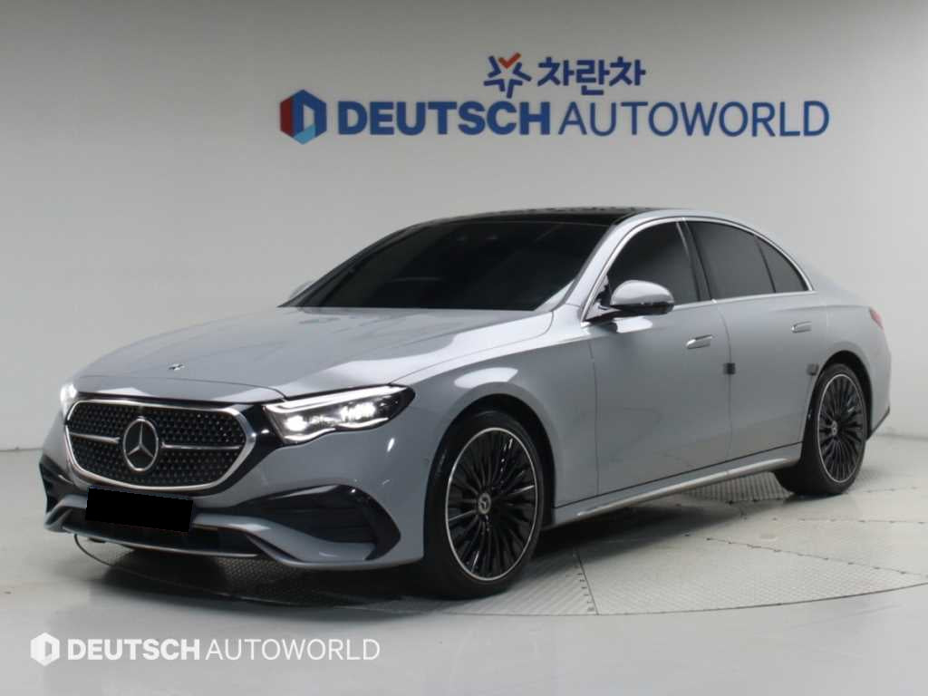Mercedes-Benz E-Class — photo 01