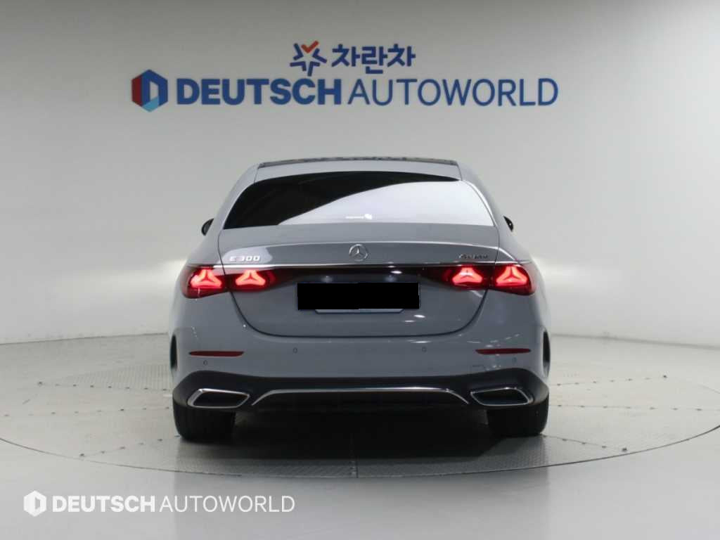 Mercedes-Benz E-Class — photo 04