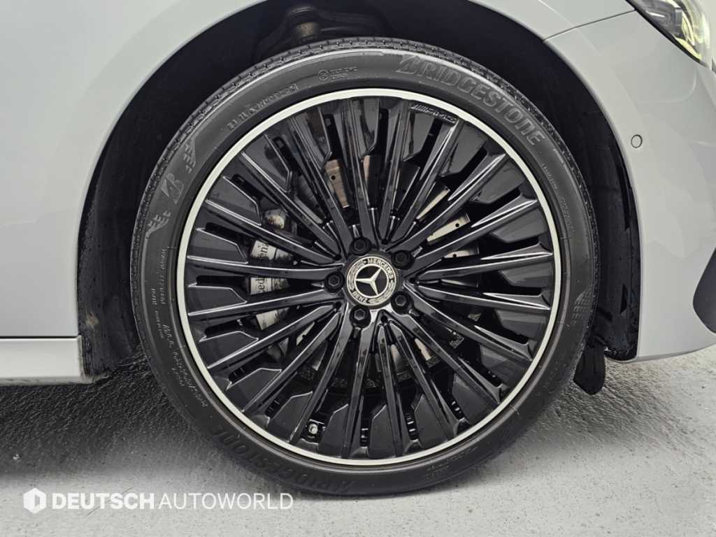 Mercedes-Benz E-Class — photo 05