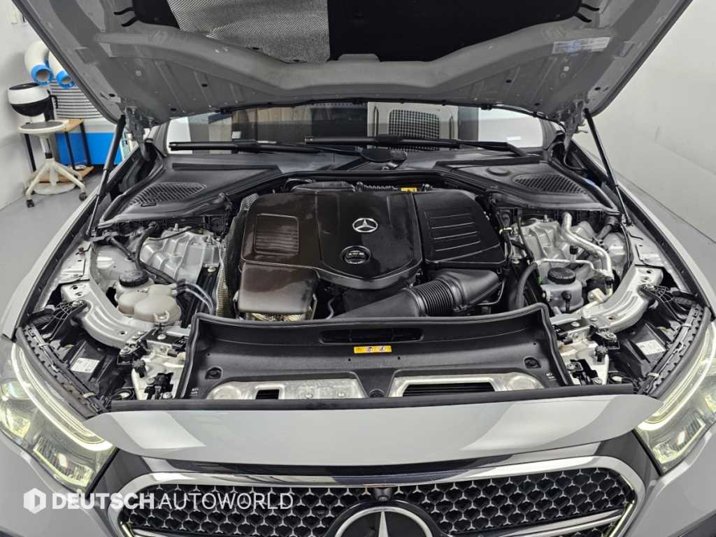 Mercedes-Benz E-Class — photo 06