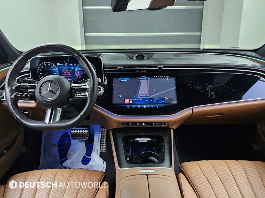 Mercedes-Benz E-Class — photo 07