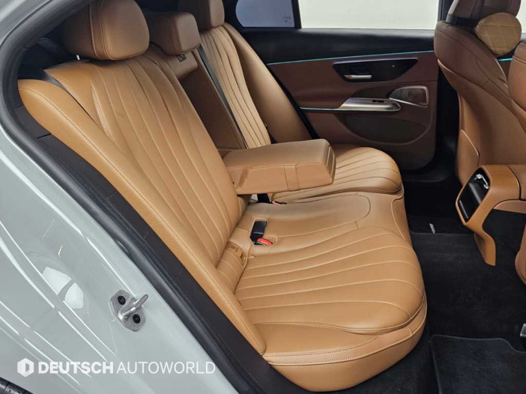 Mercedes-Benz E-Class — photo 12