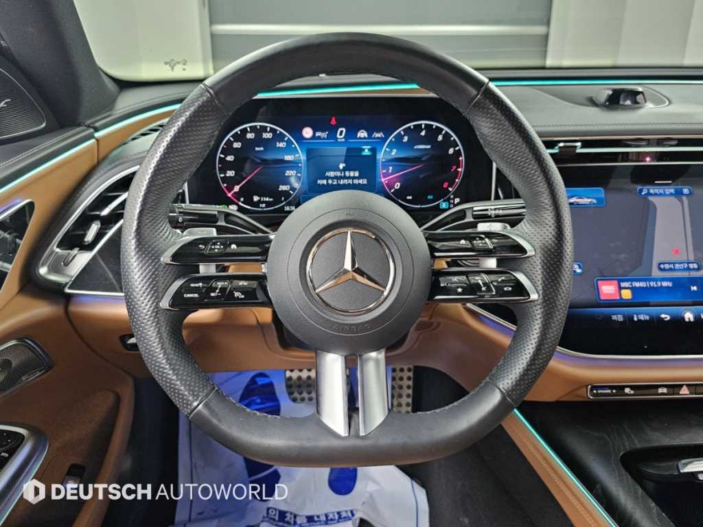 Mercedes-Benz E-Class — photo 13