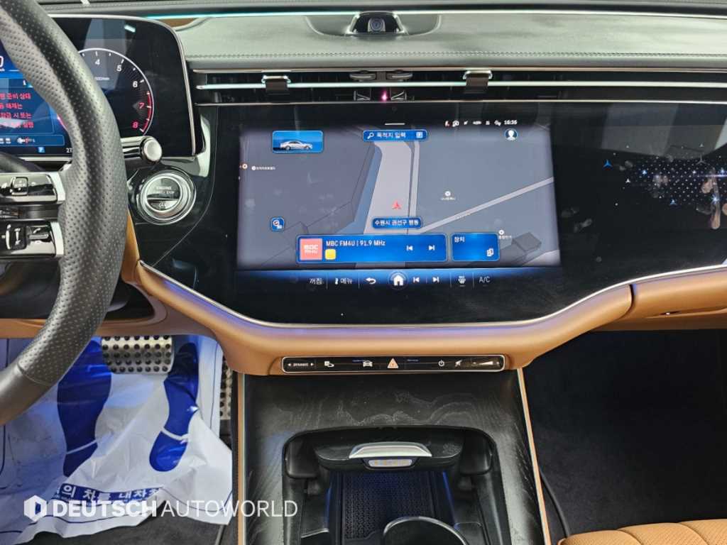 Mercedes-Benz E-Class — photo 14