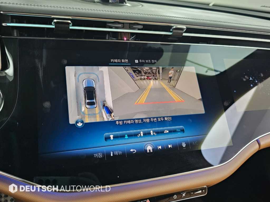 Mercedes-Benz E-Class — photo 15