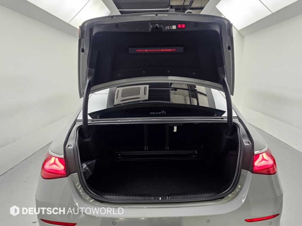 Mercedes-Benz E-Class — photo 19