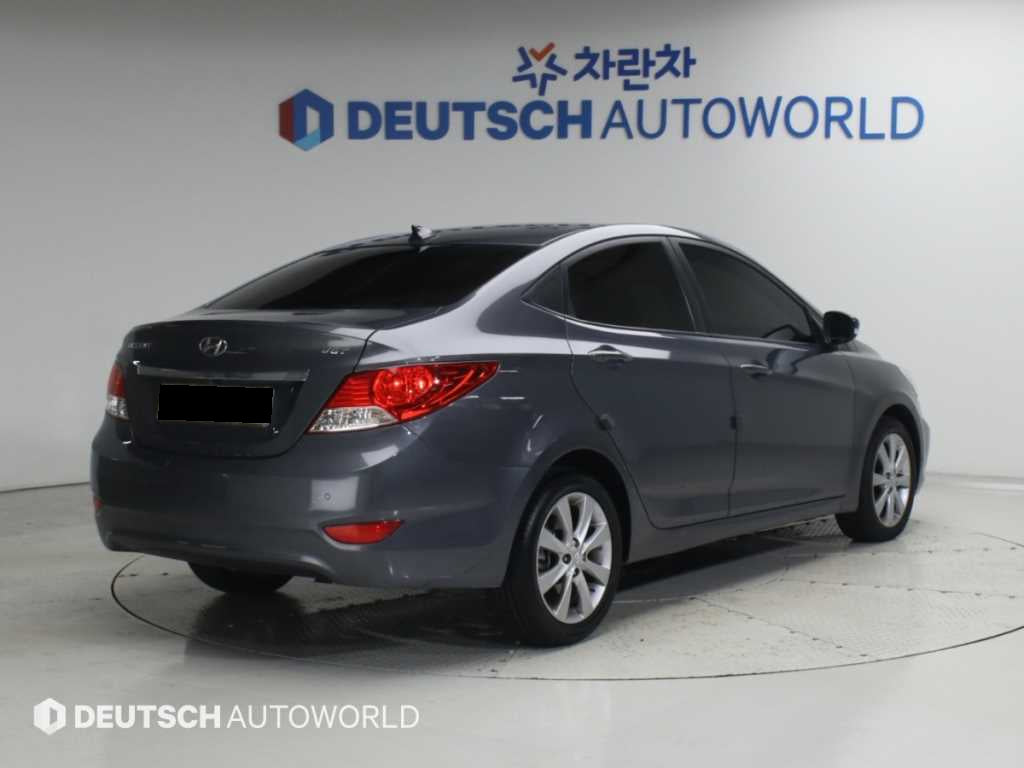 Hyundai Accent — photo 02
