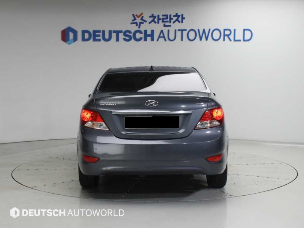 Hyundai Accent — photo 04