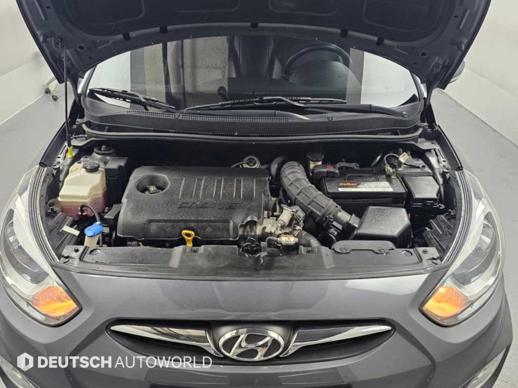 Hyundai Accent — photo 06