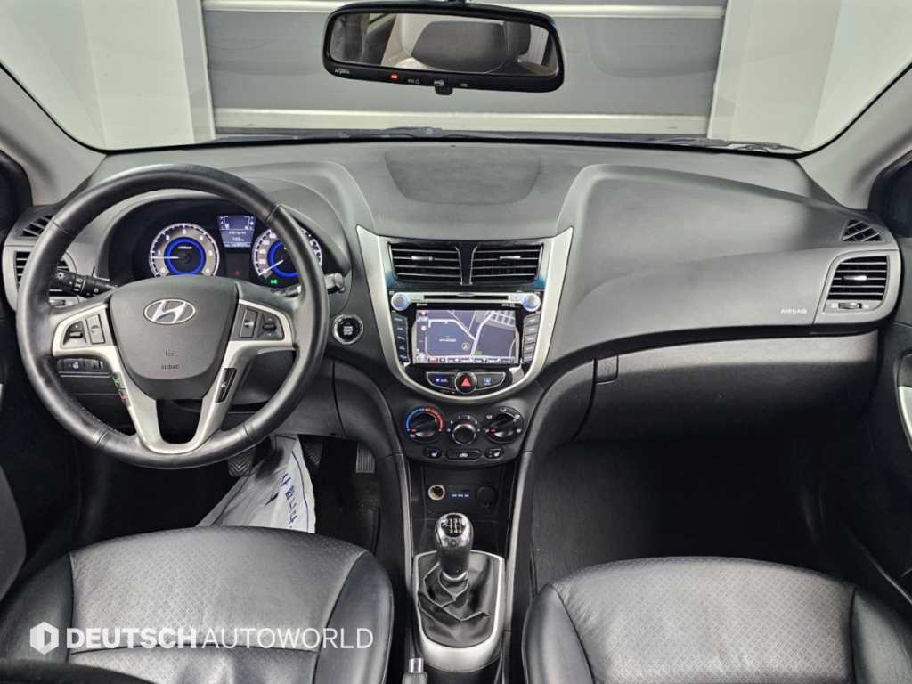Hyundai Accent — photo 07
