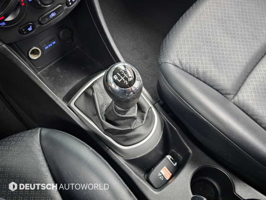 Hyundai Accent — photo 09