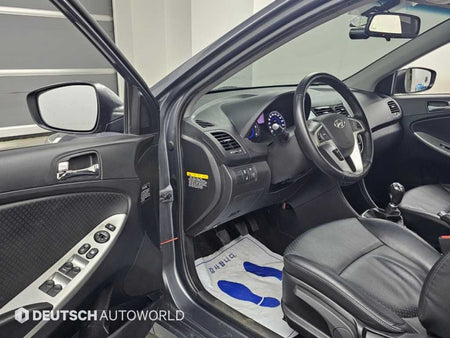 Hyundai Accent — photo 11