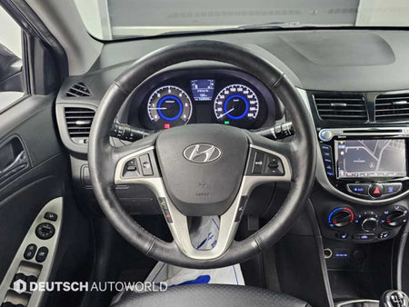Hyundai Accent — photo 13