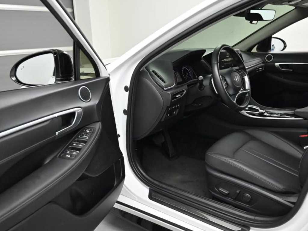 Hyundai Sonata — photo 11