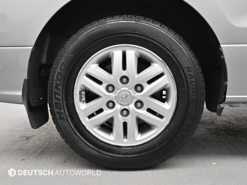 Hyundai Starex — photo 05