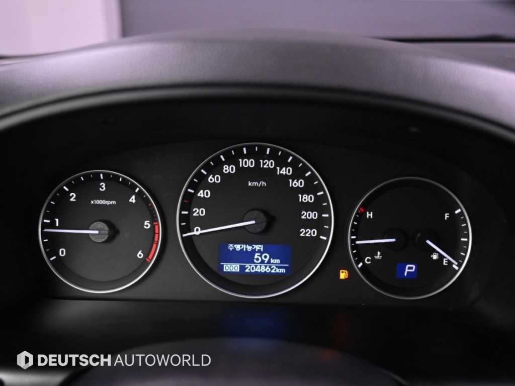 Hyundai Starex — photo 08