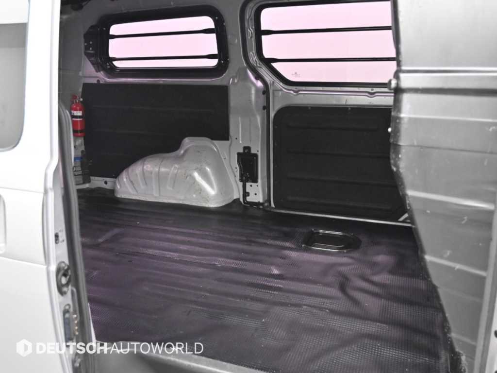 Hyundai Starex — photo 12