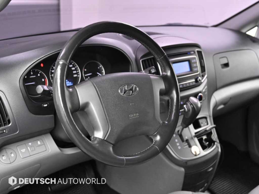 Hyundai Starex — photo 13