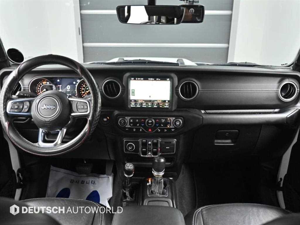 Jeep Wrangler — photo 07