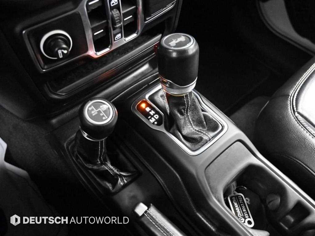 Jeep Wrangler — photo 09