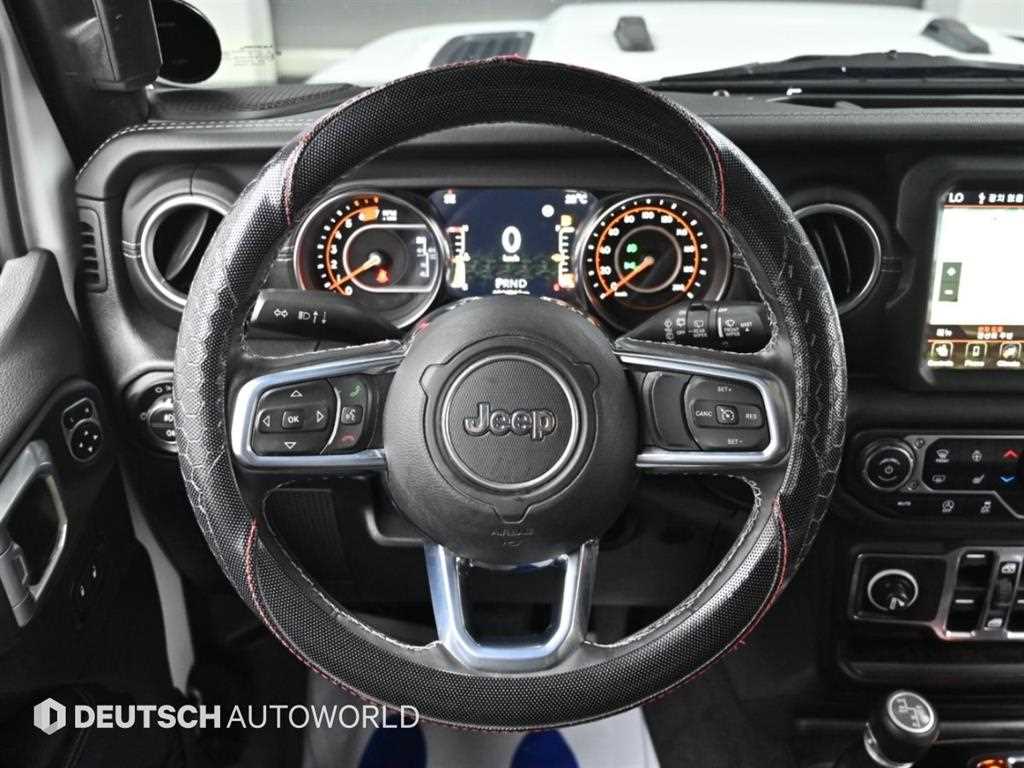 Jeep Wrangler — photo 13