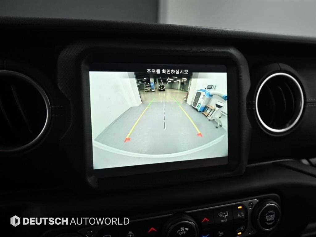 Jeep Wrangler — photo 15
