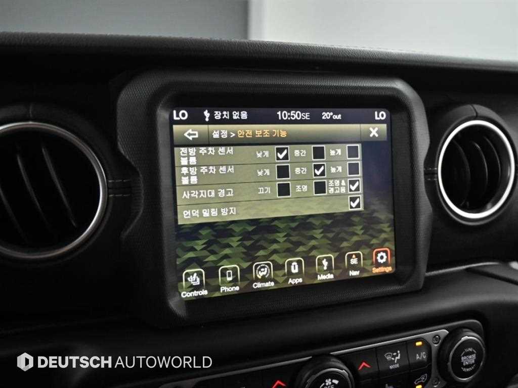 Jeep Wrangler — photo 17
