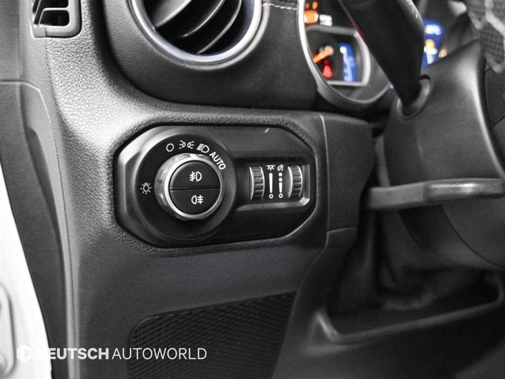 Jeep Wrangler — photo 18