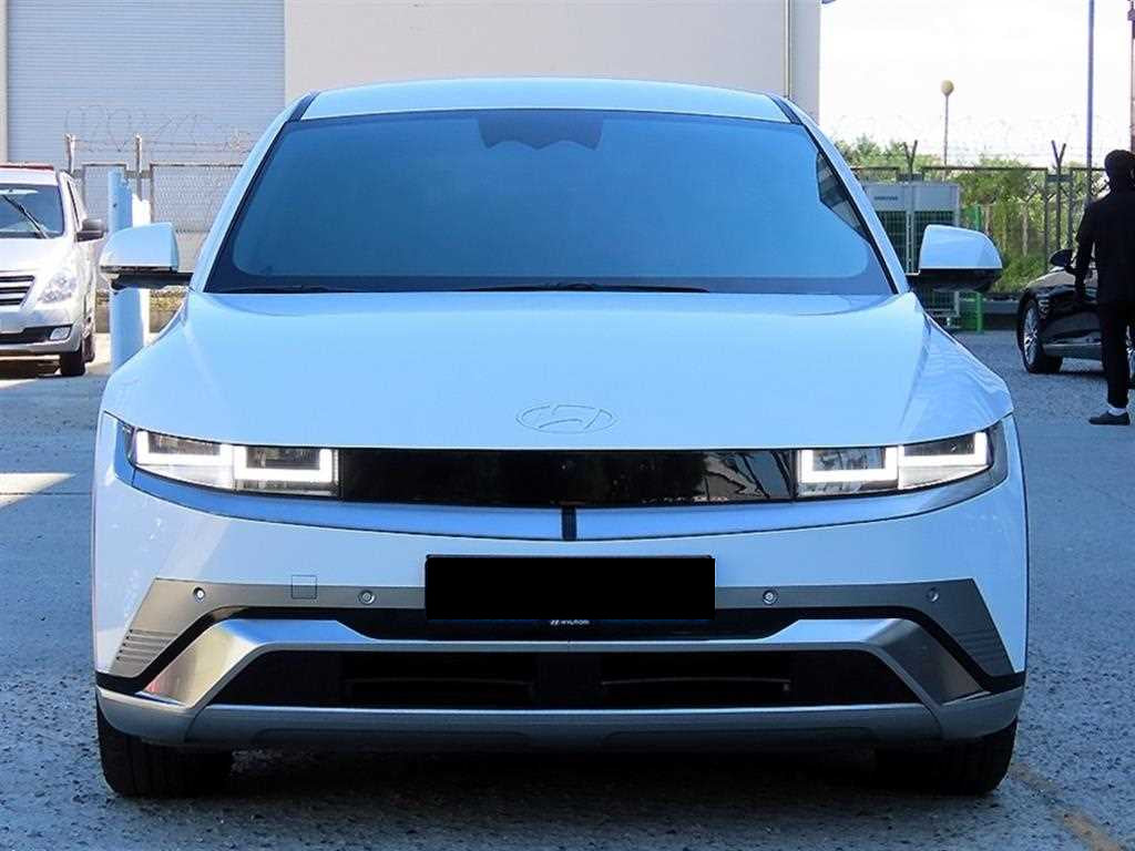 Hyundai Ioniq5 — photo 01