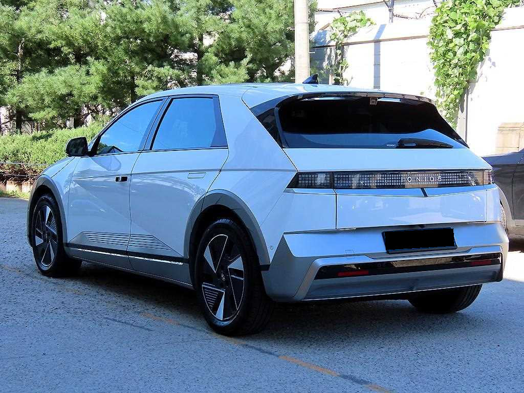 Hyundai Ioniq5 — photo 03