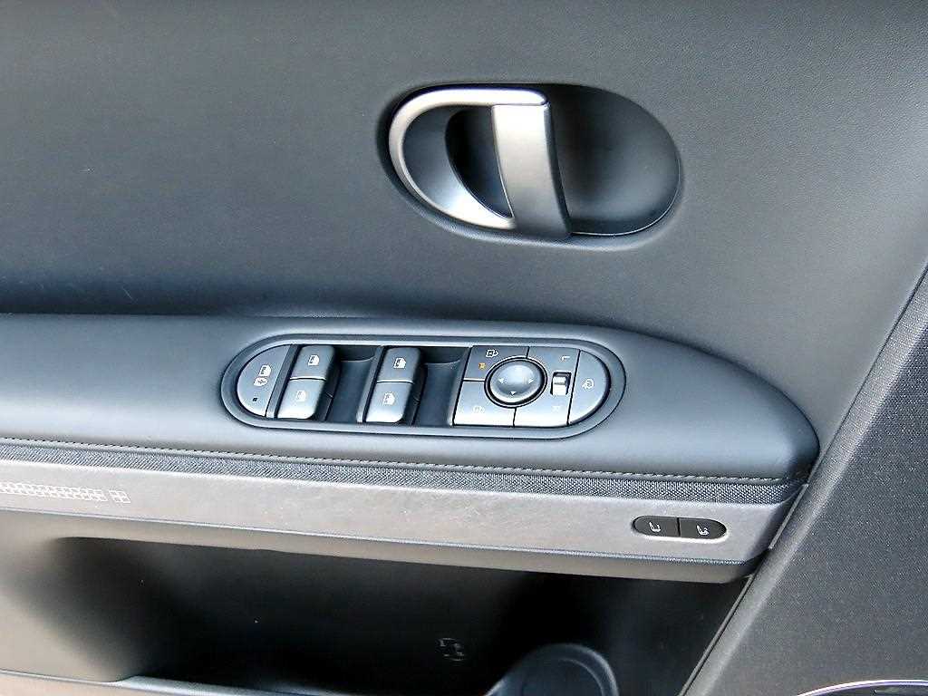 Hyundai Ioniq5 — photo 12