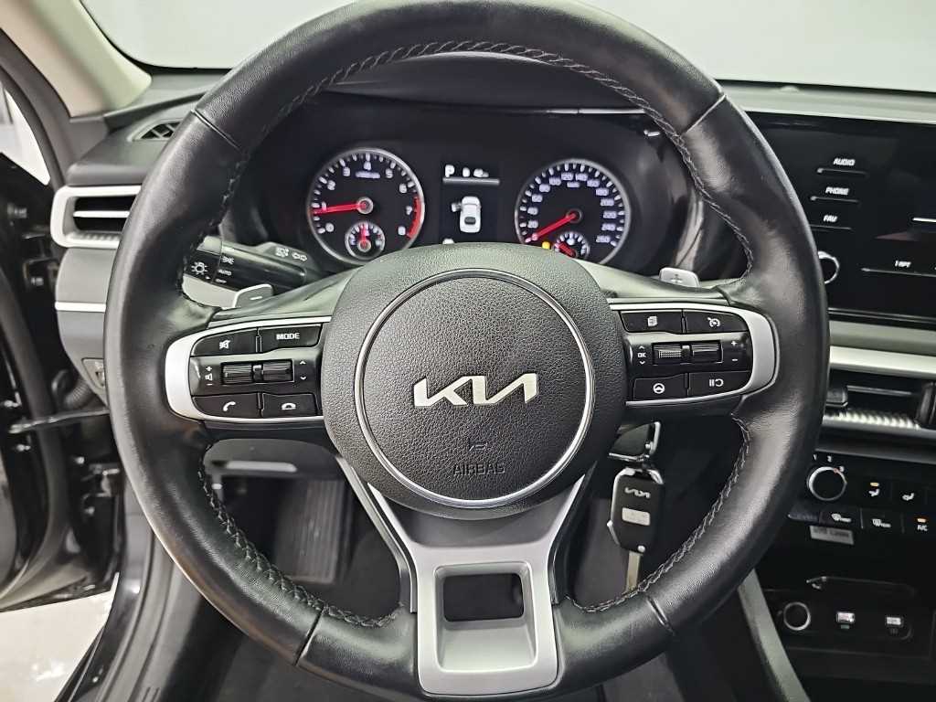 Kia K5 — photo 09