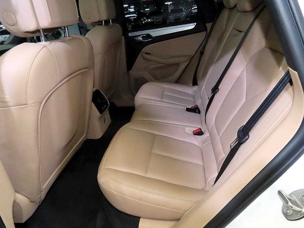 Porsche Macan — photo 07