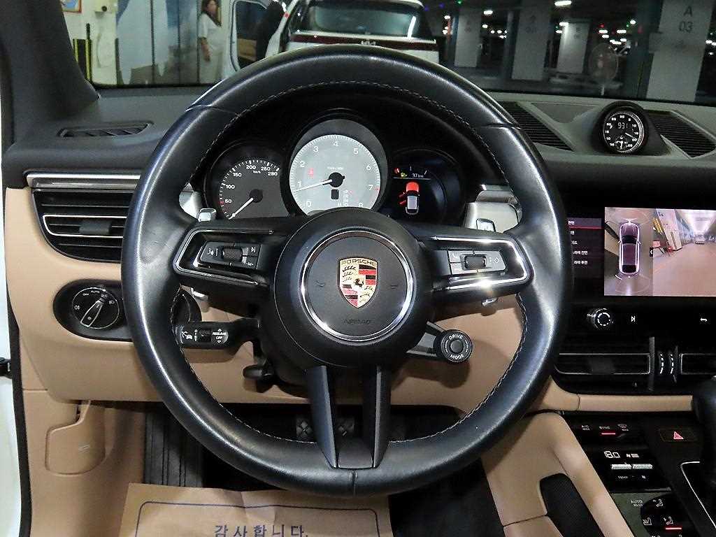 Porsche Macan — photo 08