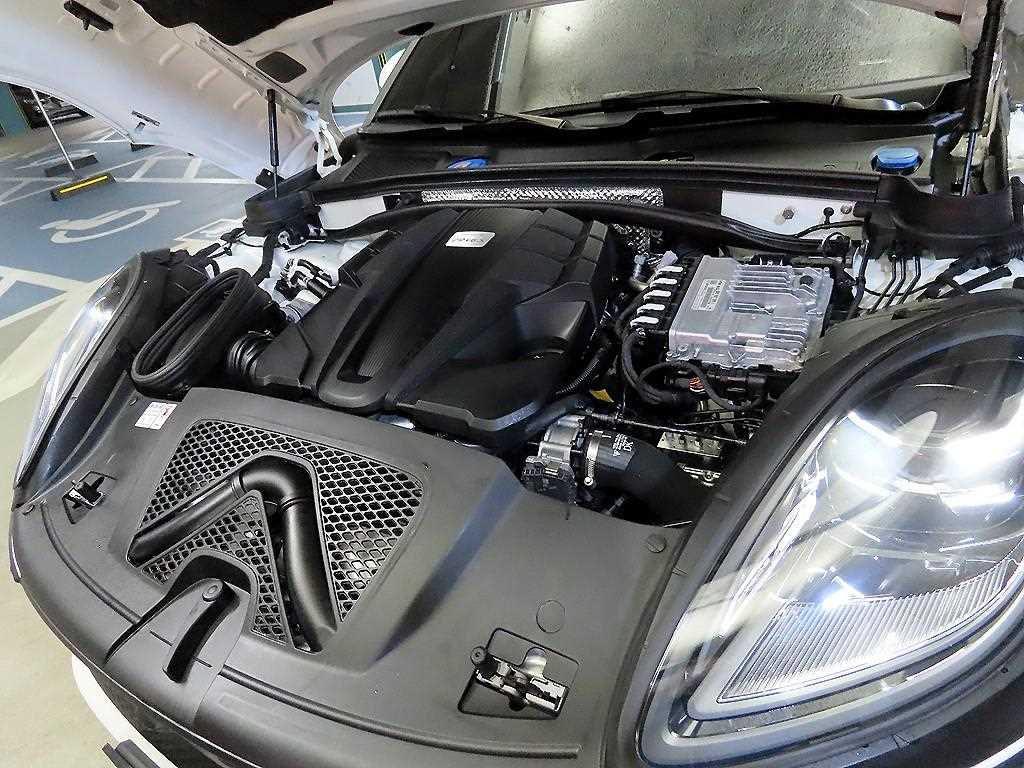 Porsche Macan — photo 19