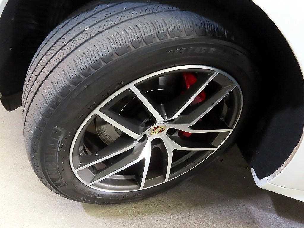 Porsche Macan — photo 20