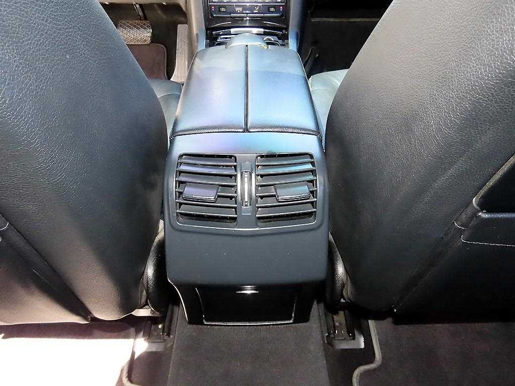 Mercedes-Benz E-Class — photo 17