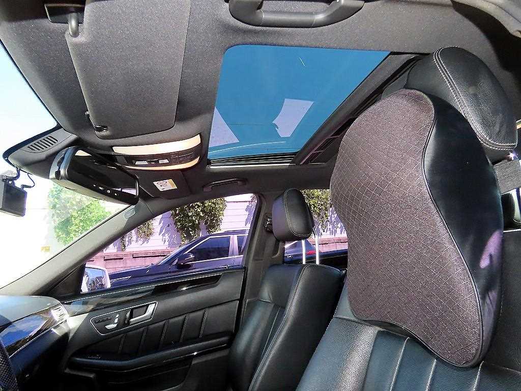 Mercedes-Benz E-Class — photo 18