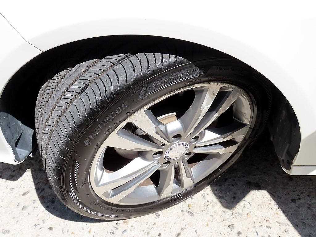 Mercedes-Benz E-Class — photo 20
