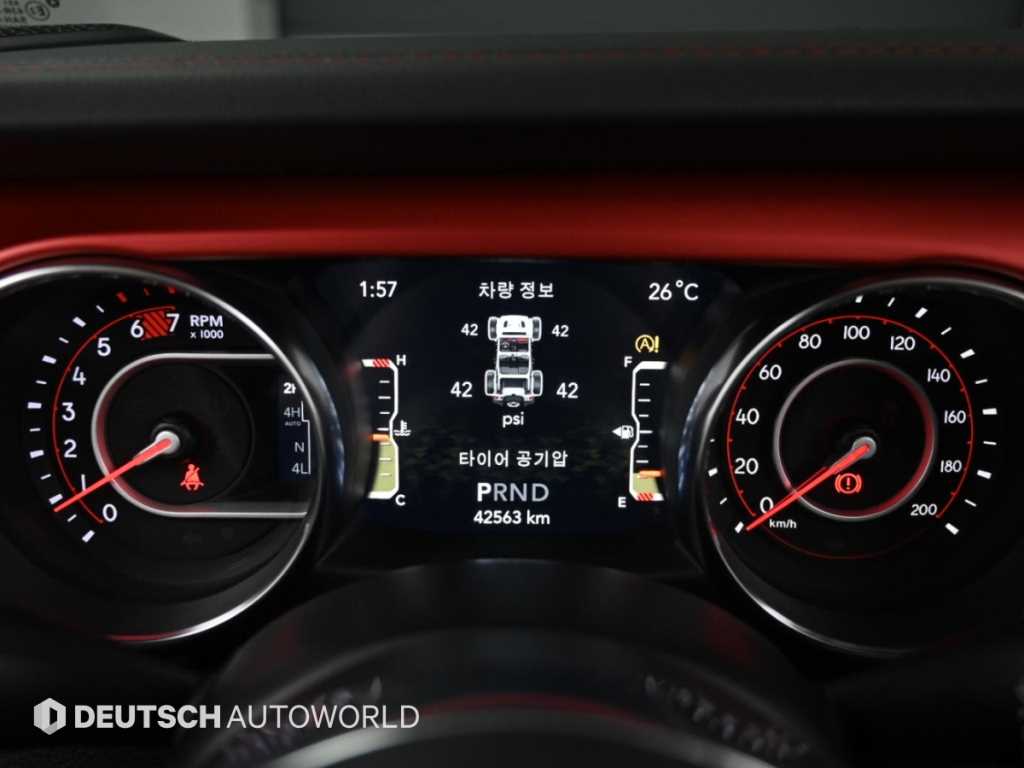 Jeep Wrangler — photo 08