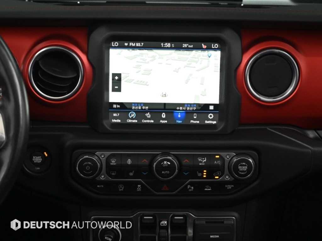 Jeep Wrangler — photo 14