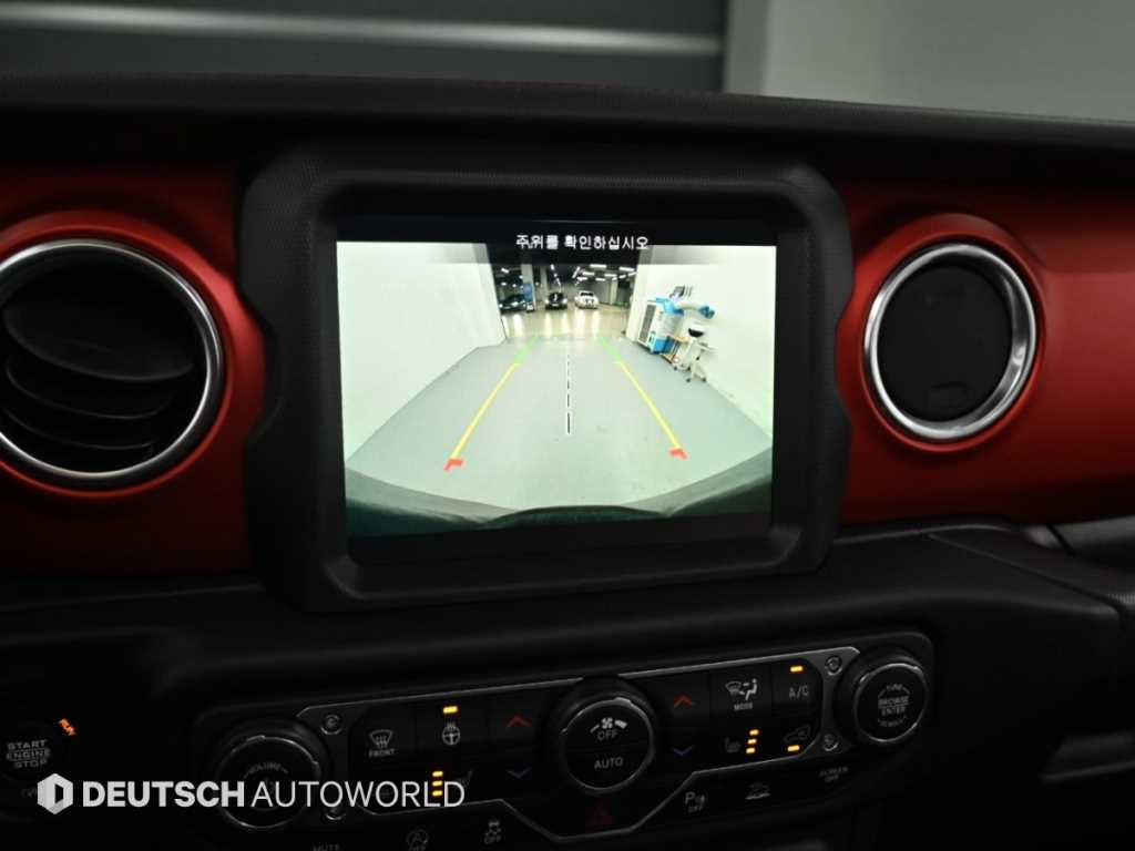 Jeep Wrangler — photo 15