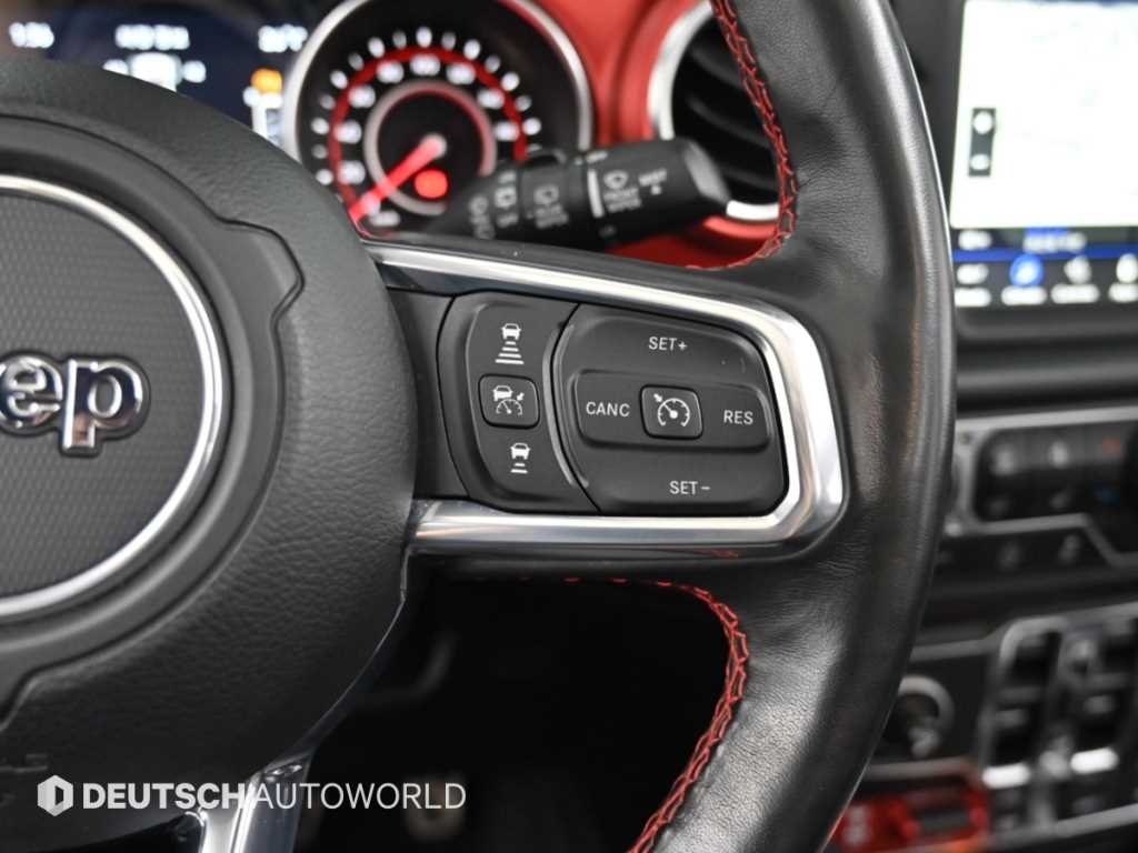 Jeep Wrangler — photo 16