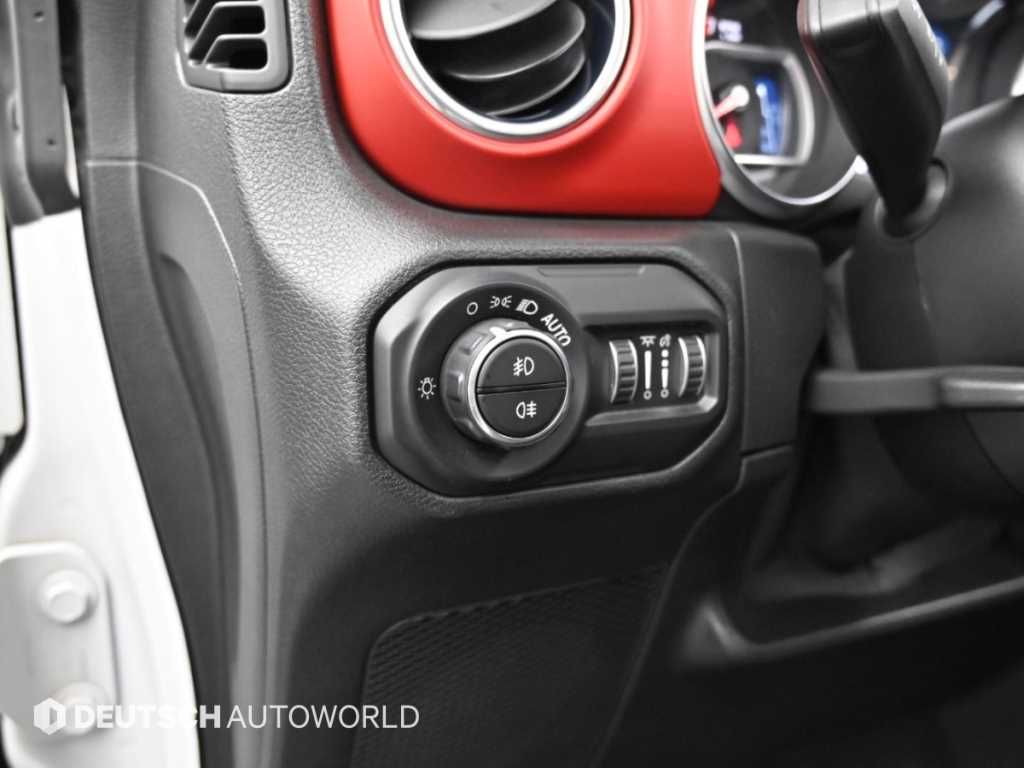 Jeep Wrangler — photo 17