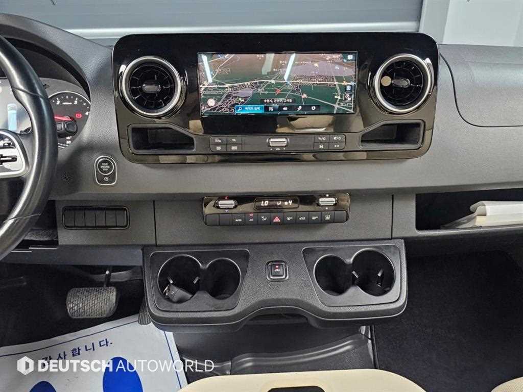 Mercedes-Benz Sprinter — photo 14