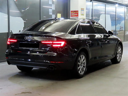 Audi A4 — photo 04