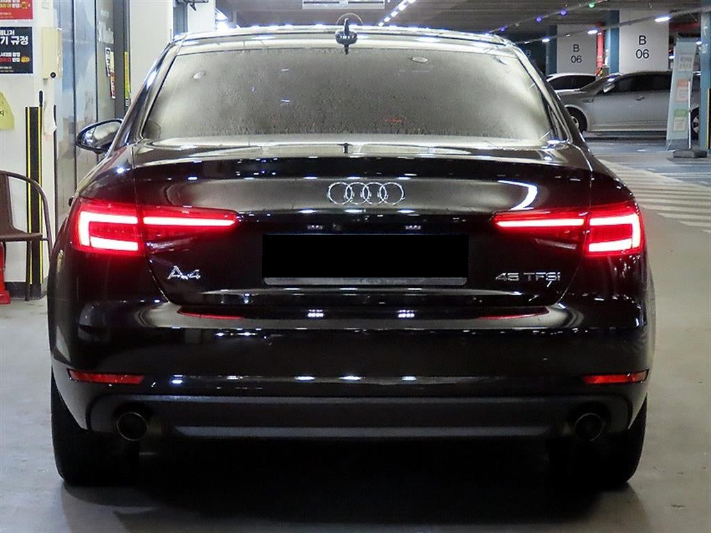 Audi A4 — photo 05