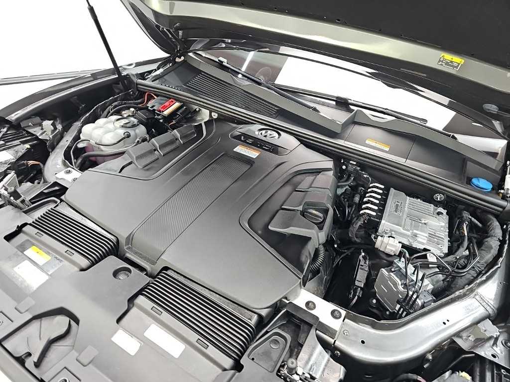 Volkswagen Touareg — photo 05