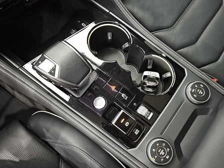 Volkswagen Touareg — photo 08