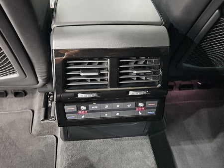 Volkswagen Touareg — photo 14